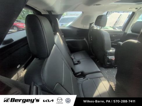 Used 2019 Chevrolet Traverse LT w/ LT Premium Package AWD/4WD image 12