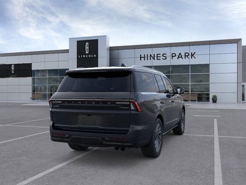 New 2025 Lincoln Navigator Reserve image 8