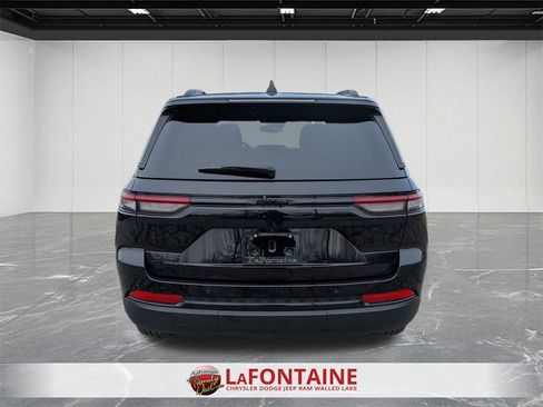 Certified 2024 Jeep Grand Cherokee Altitude image 4