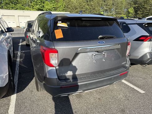 Used 2022 Ford Explorer XLT w/ Equipment Group 202A image 12