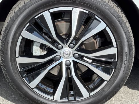 Certified 2023 Volvo XC60 B5 Plus w/ Protection Package Premier AWD/4WD image 12