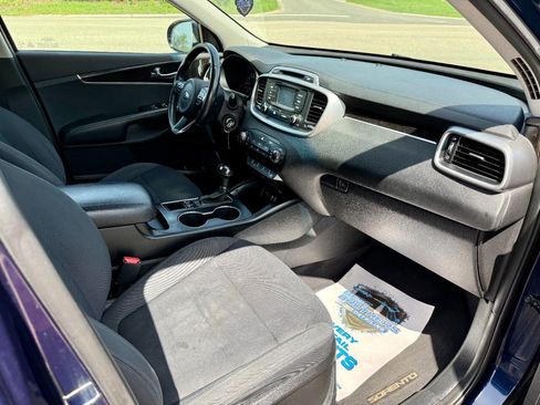 Used 2016 Kia Sorento LX AWD 4dr SUV w/ LX Convenience Package image 12