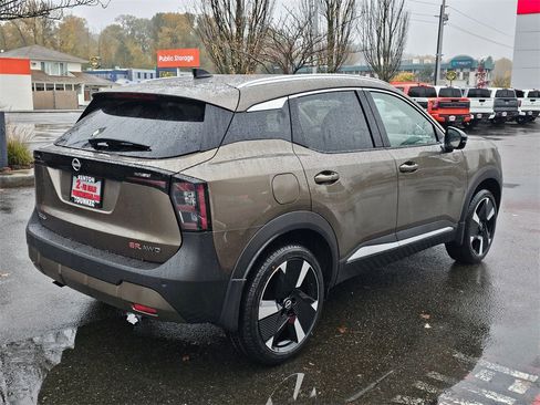 New 2026 Nissan Kicks SR image 3