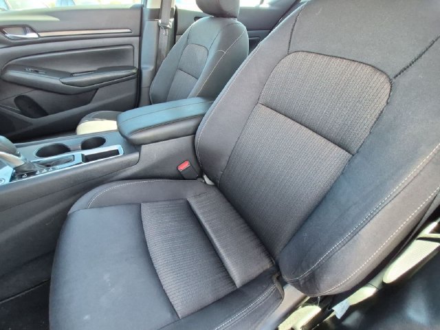 Used 2025 Nissan Altima 2.5 SV FWD image 12