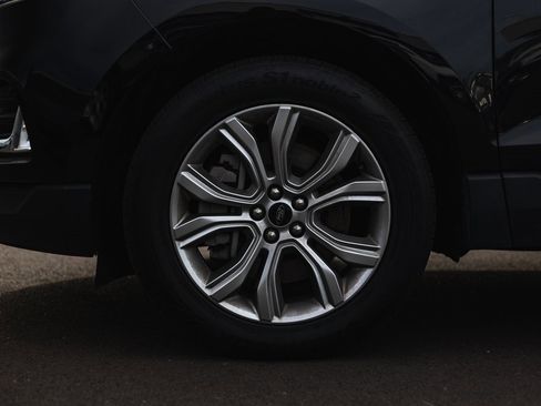 Used 2024 Ford Edge Titanium image 12