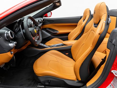 Used 2019 Ferrari Portofino image 5