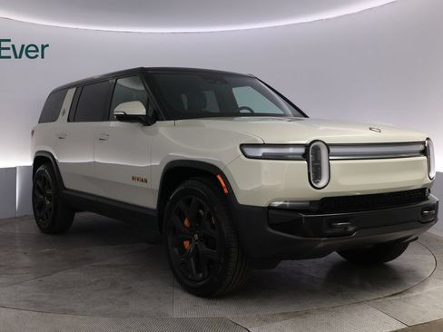 Used 2025 Rivian R1S Adventure AWD/4WD image 13