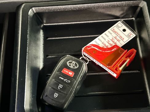 Used 2024 Toyota Tundra Limited image 36