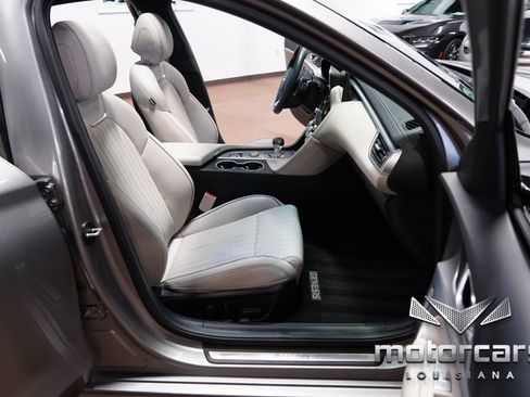 Used 2023 Genesis G70 2.0T w/ Sport Prestige Package image 30