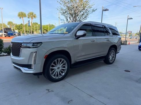 Used 2021 Cadillac Escalade Premium Luxury w/ LPO, Illumination Package image 2