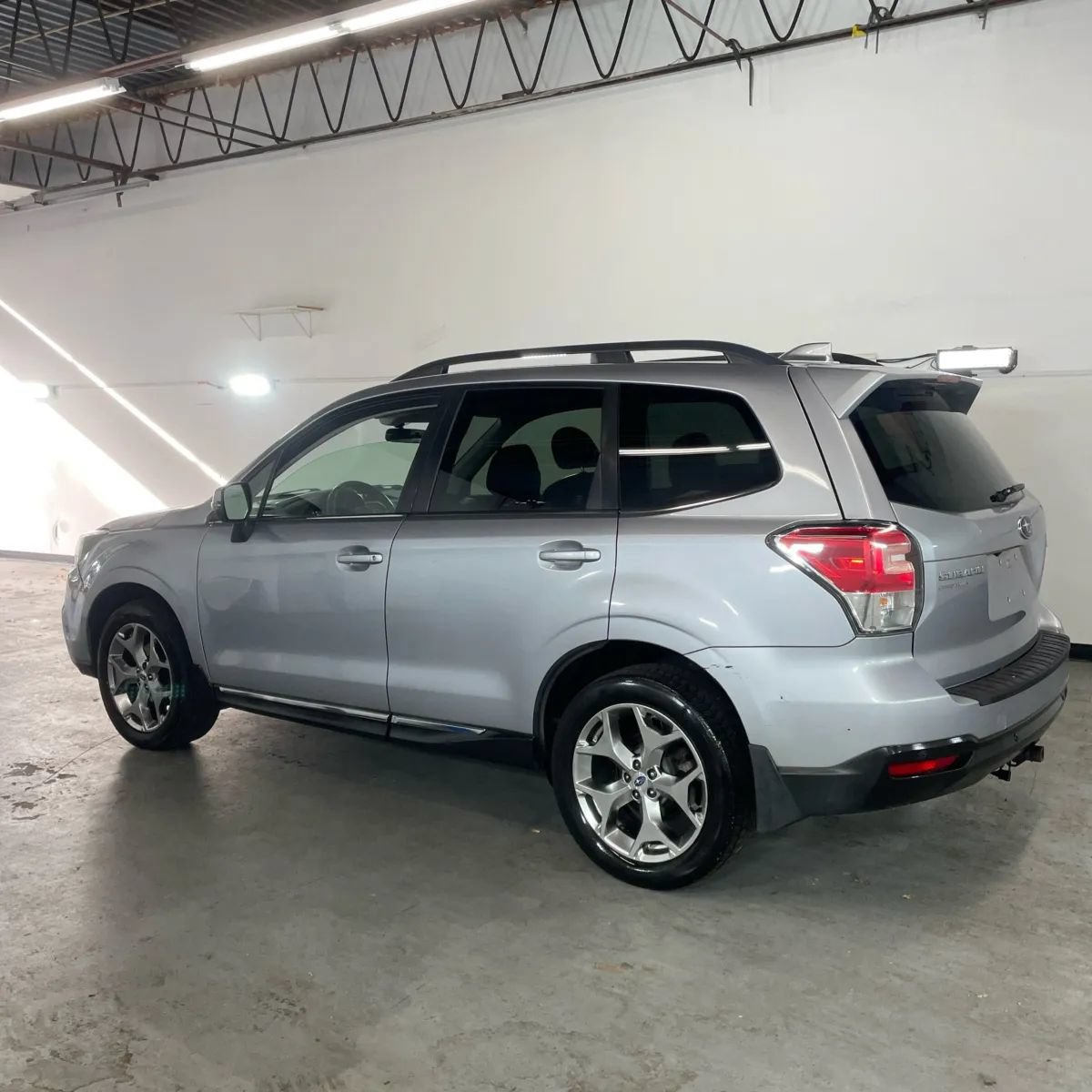 Used 2017 Subaru Forester 2.5i Touring AWD/4WD image 3
