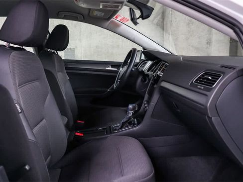 Used 2019 Volkswagen e-Golf SE w/ Driver Assistance Package image 16