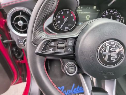 Used 2023 Alfa Romeo Stelvio Estrema image 22