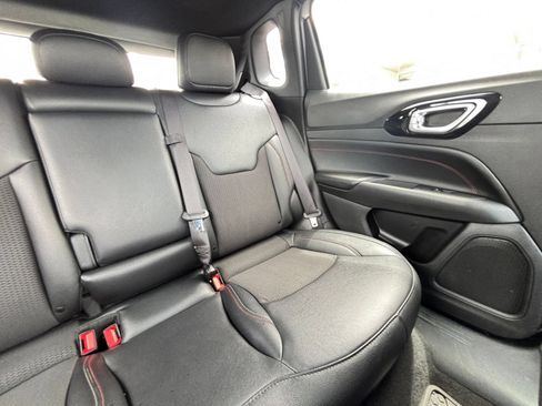 Used 2025 Jeep Compass Trailhawk AWD/4WD image 36