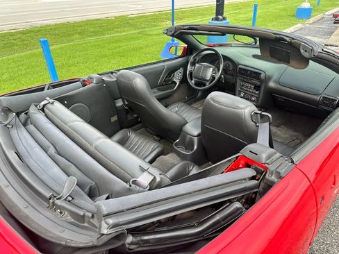 Used 2002 Chevrolet Camaro Z28 RWD image 9