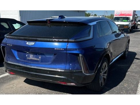 Used 2024 Cadillac Lyriq Luxury w/ LPO, Floor Liner Package AWD/4WD image 3