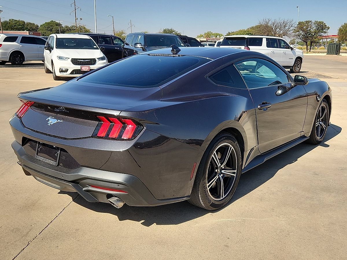 Used 2024 Ford Mustang Coupe RWD image 4