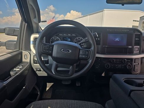 Used 2024 Ford F250 XLT image 2