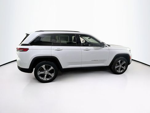 Used 2023 Jeep Grand Cherokee Limited w/ Luxury Tech Group II AWD/4WD image 4