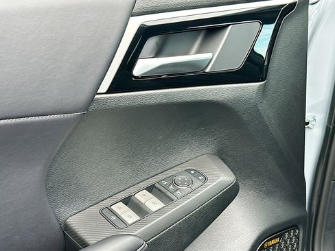 New 2026 Mitsubishi Outlander SE image 13