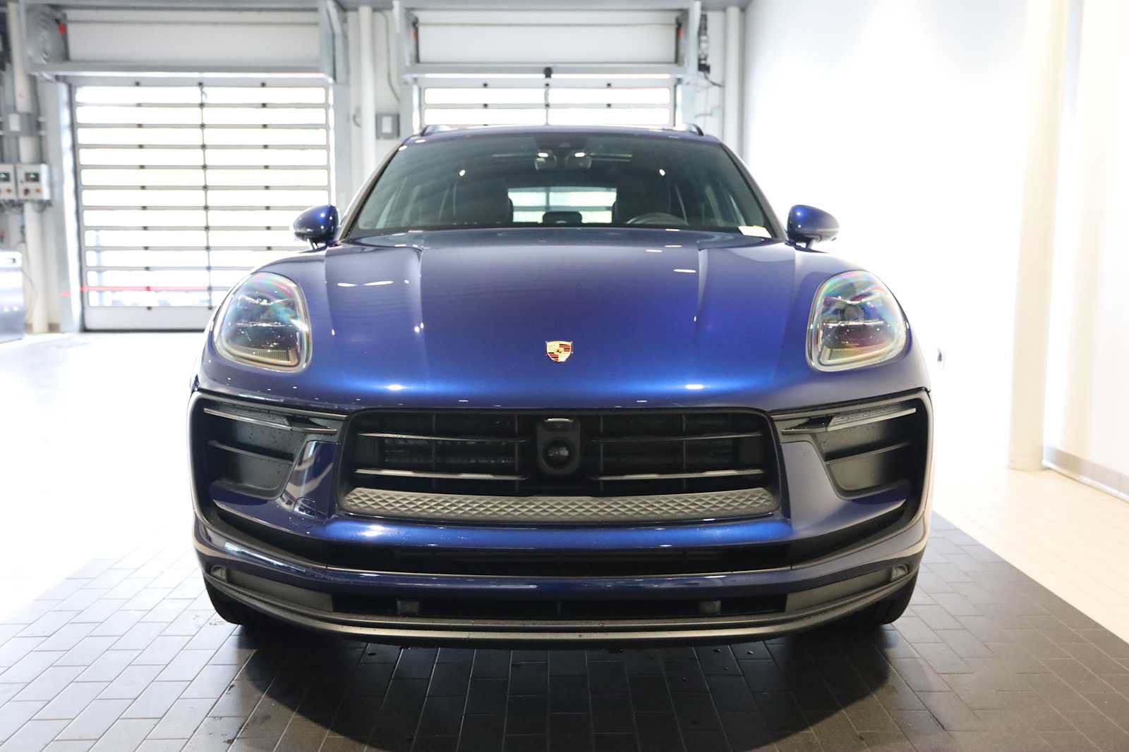 Used 2025 Porsche Macan AWD/4WD image 10