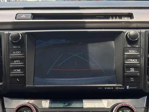 Used 2018 Toyota RAV4 Limited FWD image 18