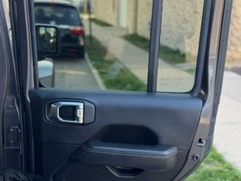 Used 2021 Jeep Wrangler Unlimited Sahara AWD/4WD image 18