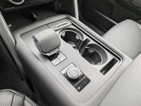 New 2026 Land Rover Discovery Limited Edition AWD/4WD image 16