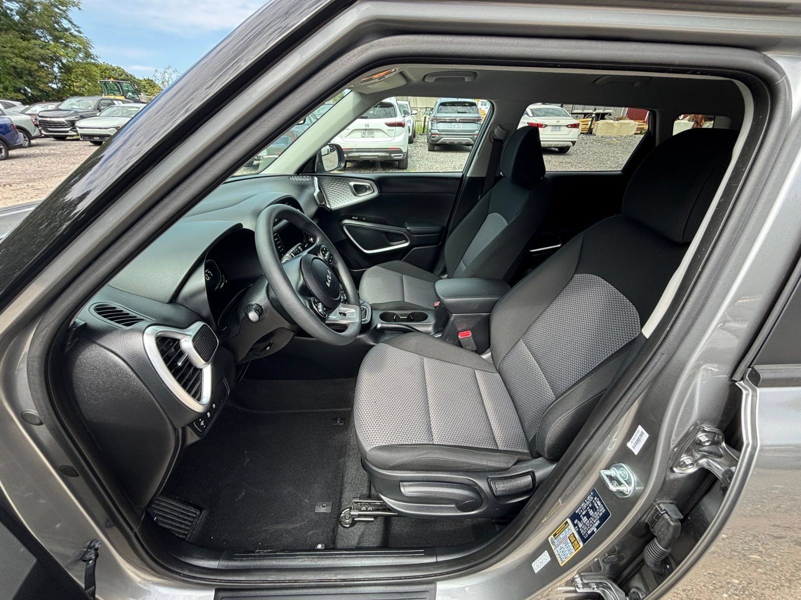 Used 2025 Kia Soul LX w/ LX Technology Package FWD image 26