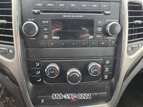 Used 2012 Jeep Grand Cherokee Laredo w/ Laredo E Group image 8