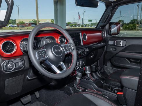 Used 2023 Jeep Gladiator Rubicon w/ LED Lighting Group AWD/4WD image 14