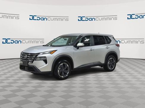 Used 2024 Nissan Rogue SV FWD image 4