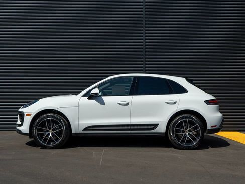 Certified 2026 Porsche Macan AWD/4WD image 3