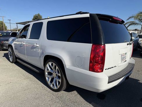 Used 2013 GMC Yukon XL SLE w/ Convenience Package RWD image 2