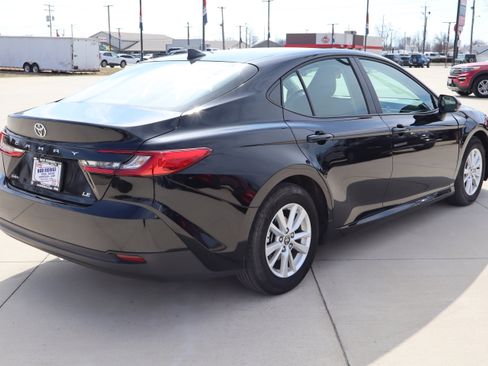 Used 2025 Toyota Camry LE image 6