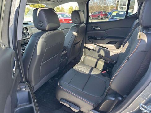 Used 2023 GMC Acadia AT4 w/ Technology Package image 12