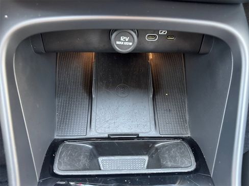 Certified 2025 Volvo XC40 B5 Plus image 17