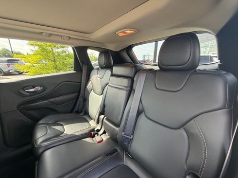 Used 2016 Jeep Cherokee Limited AWD/4WD image 6