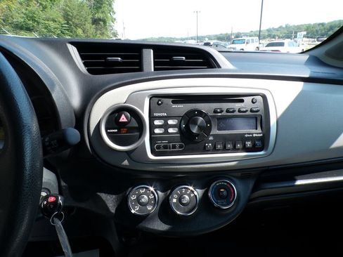 Used 2014 Toyota Yaris LE FWD image 24
