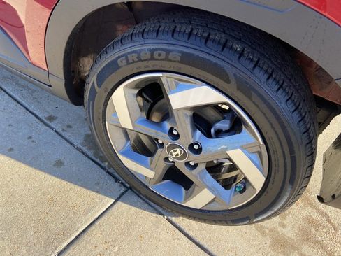 Used 2025 Hyundai Venue SEL FWD image 30