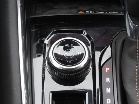 Used 2023 GMC Canyon AT4 w/ LPO, Sports Bar Package AWD/4WD image 32