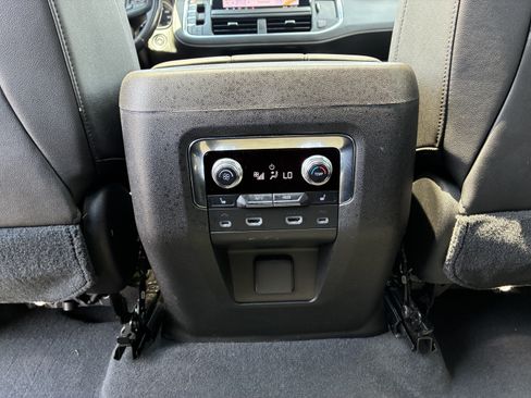Used 2021 GMC Yukon SLT w/ SLT Premium Package AWD/4WD image 25