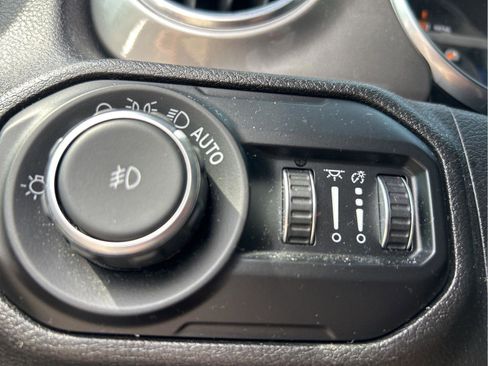 Certified 2020 Jeep Wrangler Unlimited Sahara image 15