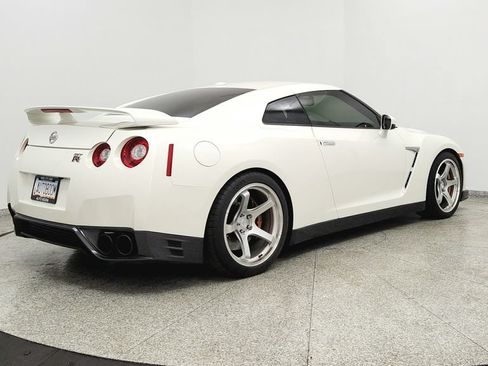 Used 2016 Nissan GT-R Premium AWD/4WD image 5