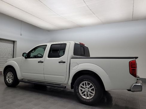 Used 2015 Nissan Frontier SV image 3