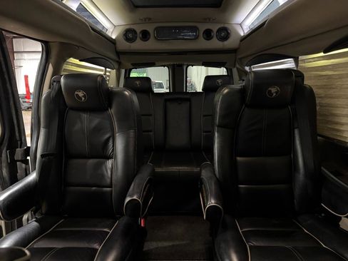 Used 2018 Chevrolet Express 2500 w/ Enhanced Convenience Package RWD image 21