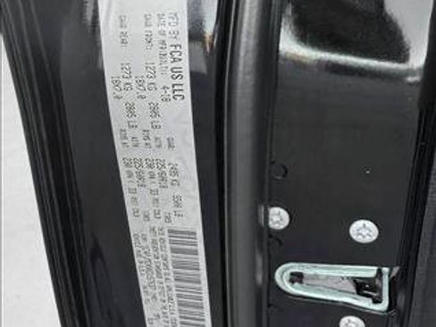 Used 2019 Jeep Cherokee Limited image 23