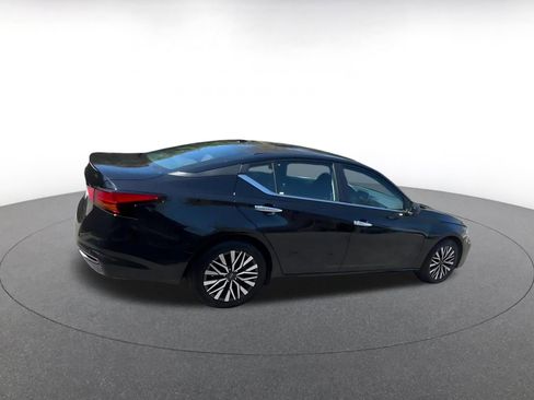 Used 2025 Nissan Altima 2.5 SV image 14