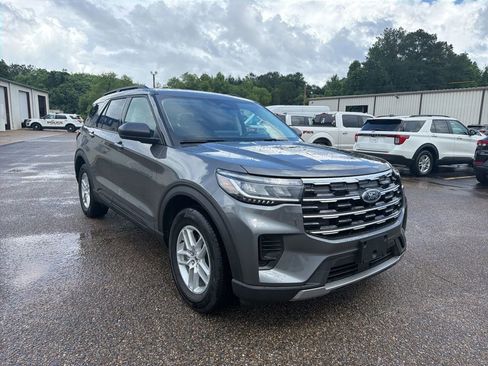New 2026 Ford Explorer Active RWD image 4