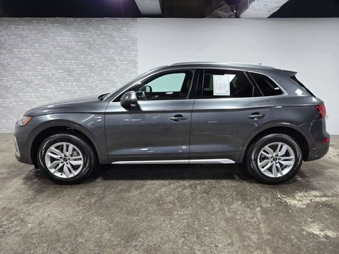 Used 2022 Audi Q5 2.0T Premium w/ Convenience Package AWD/4WD image 2
